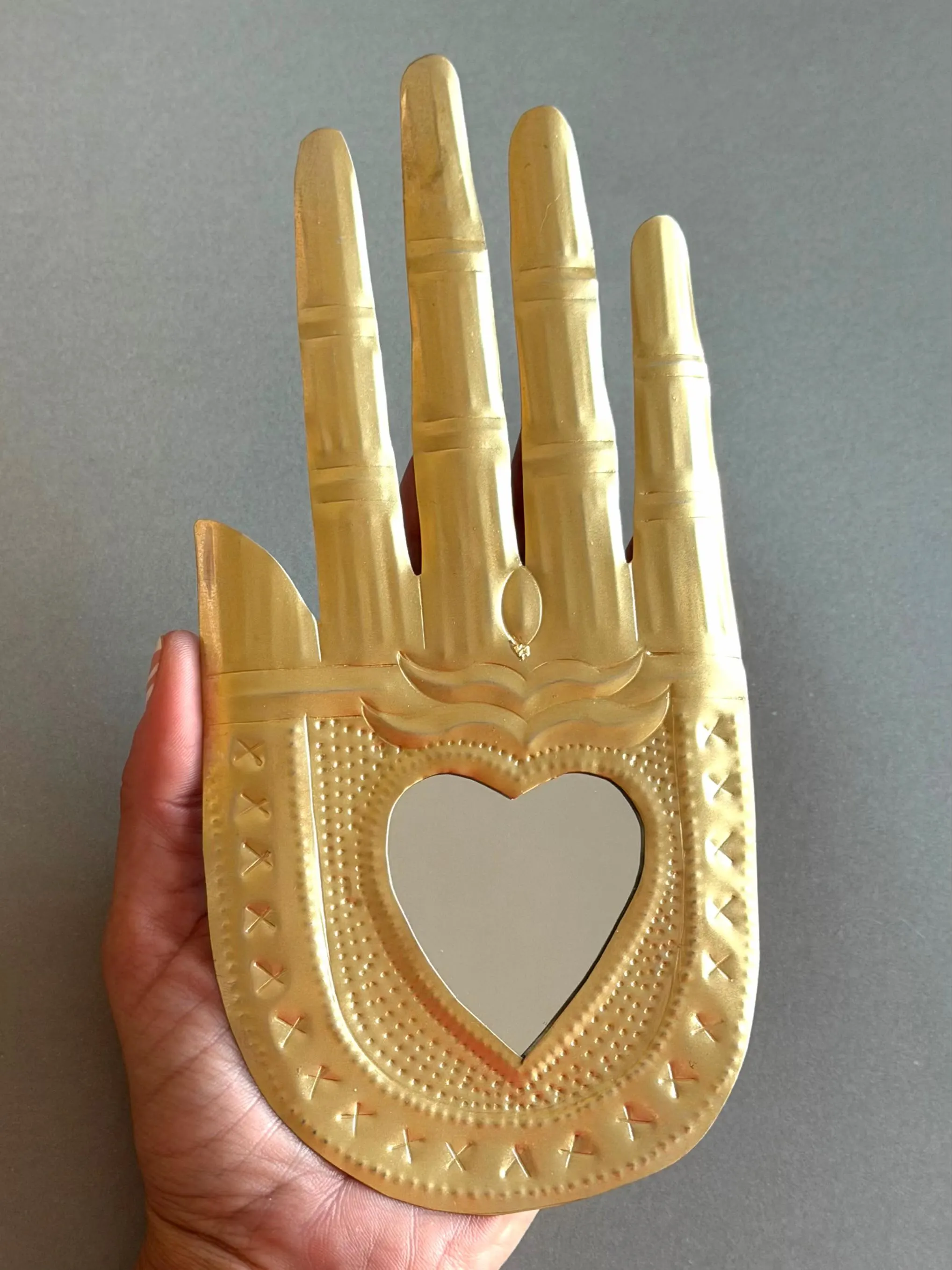 Large Mano Protectora 8"(tall)