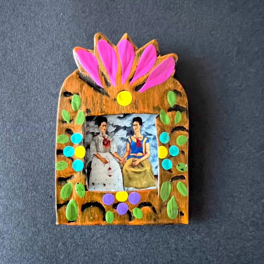 Mini Nicho Frida Kahlo, Handmade Frida Kahlo Wall Hanging, Mexican Folk Art, Milagro Folk Art Charm, Handmade by Mexican Artisans