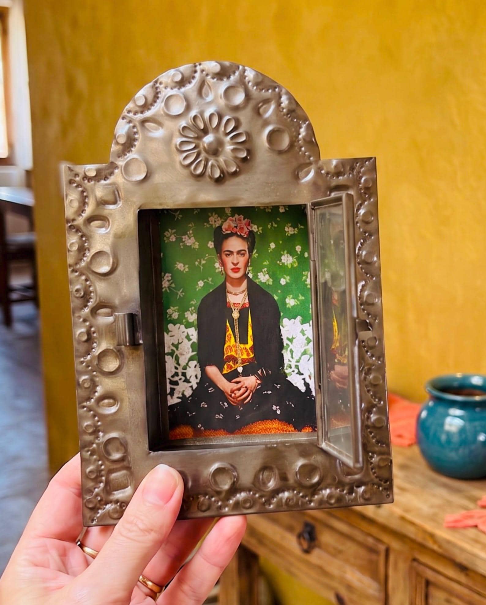 Hand-cut Nicho Frida Kahlo, Vintage Mexican Folk Art, Hacienda Decor Niche 7”(tall)